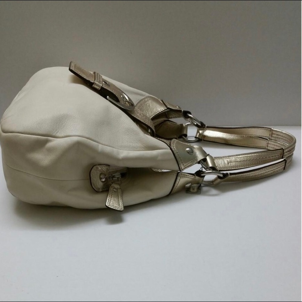 Coach
Soho Lynn Cream Leather Shoulder Bag - Picture 4 of 10